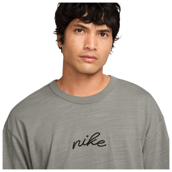 Nike Ανδρική κοντομάνικη μπλούζα Sportswear Premium Essentials Tee Nike Ανδρική κοντομάνικη μπλούζα Sportswear Premium Essentials Tee